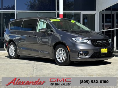 Used 2023 Chrysler Pacifica Touring-L