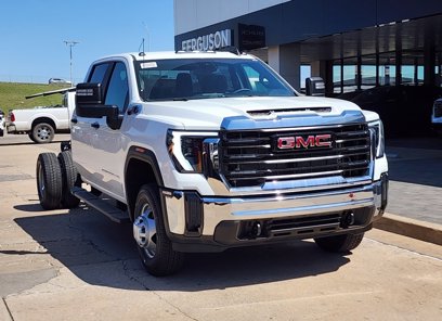 New 2025 GMC Sierra 3500 Pro w/ Convenience Package