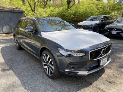 New 2025 Volvo V90 B6 Cross Country Ultra w/ Protection Package Premier