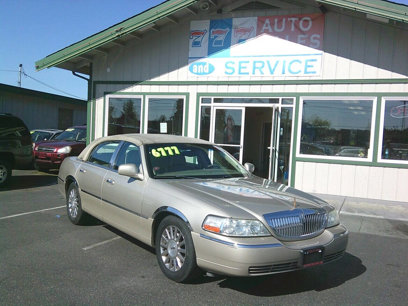 Used 2004 Lincoln Town Car Signature