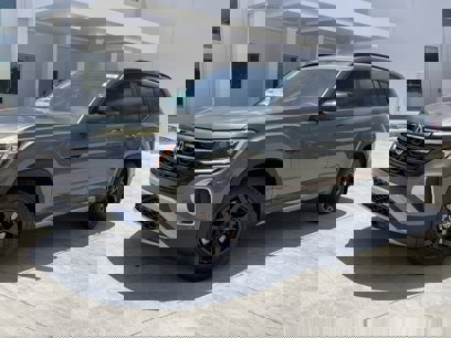 New 2025 Volkswagen Atlas Peak Edition SE