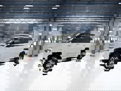 New 2025 Jeep Grand Cherokee L Laredo w/ Luxury Tech Group I