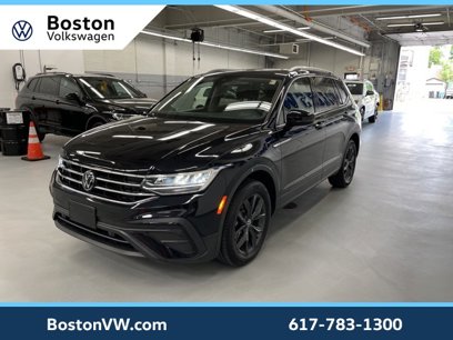 Used 2024 Volkswagen Tiguan SE w/ Panoramic Sunroof Package
