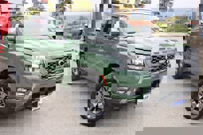 New 2025 Nissan Frontier SV w/ SV Convenience Package