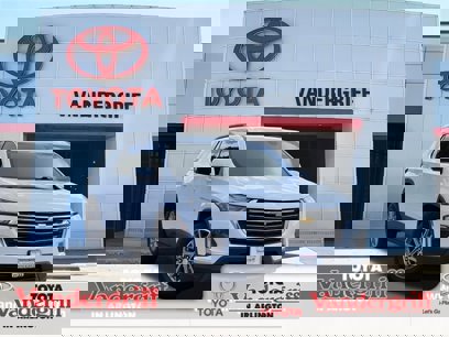 Used 2022 Chevrolet Traverse LT