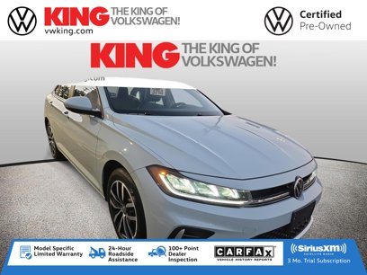Used 2025 Volkswagen Jetta SE w/ Sunroof Package