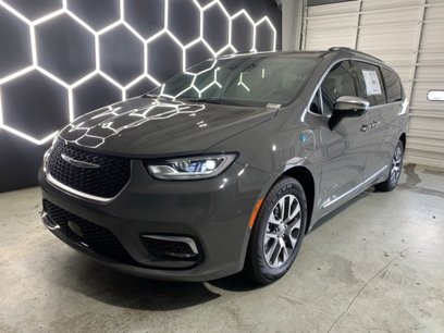 New 2025 Chrysler Pacifica Pinnacle