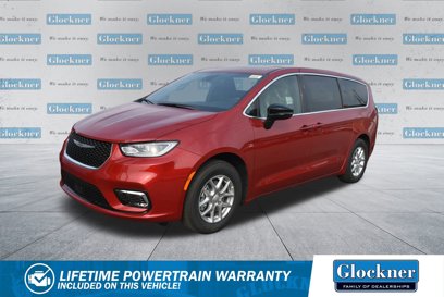 New 2025 Chrysler Pacifica Select