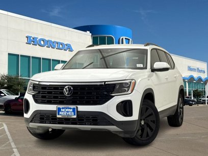 Used 2024 Volkswagen Atlas SE w/ Black Wheel Package