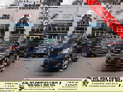 New 2025 Chrysler Pacifica Select w/ Uconnect Theater Family Group