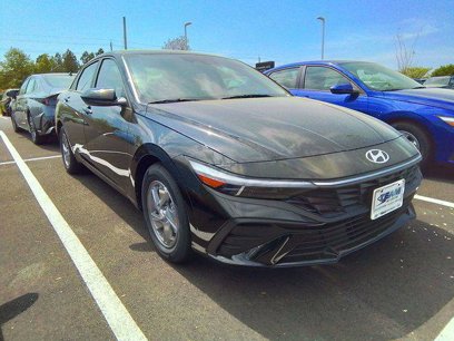 New 2025 Hyundai Elantra SE
