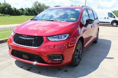 New 2025 Chrysler Pacifica Select