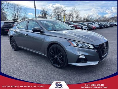 Used 2022 Nissan Altima 2.5 SR w/ Midnight Edition Package