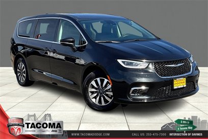 Used 2023 Chrysler Pacifica Touring-L