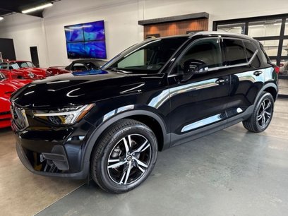 Used 2025 Volvo XC40 B5 Core