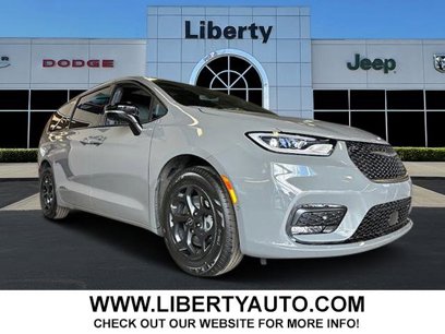 New 2025 Chrysler Pacifica Select