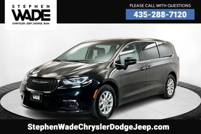 Used 2023 Chrysler Pacifica Touring-L