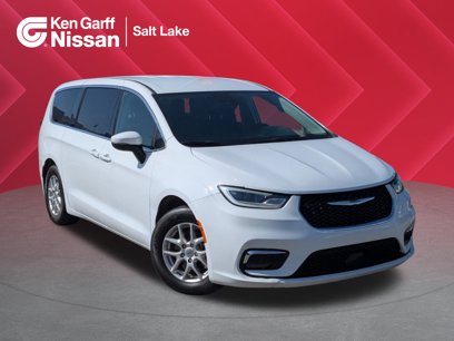 Used 2023 Chrysler Pacifica Touring-L