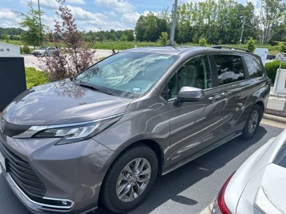 Used 2021 Toyota Sienna XLE