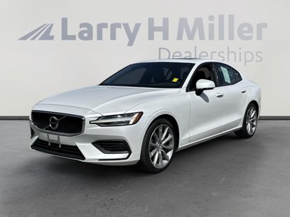 Used 2020 Volvo S60 T6 Momentum w/ Premium Package