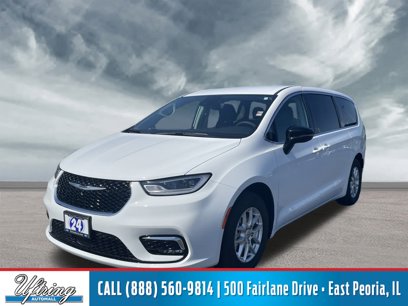 Used 2024 Chrysler Pacifica Touring-L