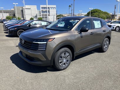 New 2025 Nissan Kicks S