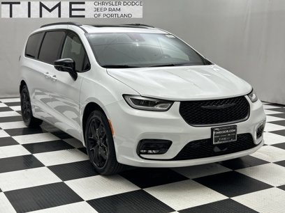 New 2025 Chrysler Pacifica Limited w/ Trailer Tow Group