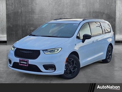 New 2025 Chrysler Pacifica Premium
