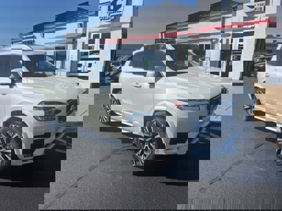 Used 2020 Volvo XC90 T5 Momentum