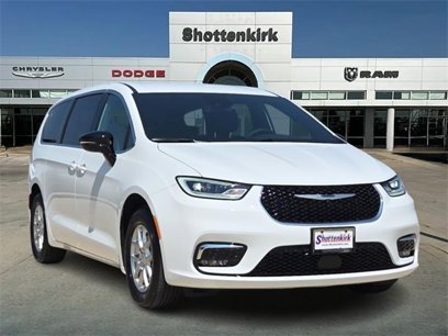 New 2026 Chrysler Pacifica Select