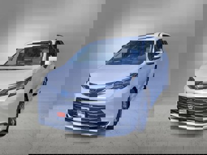 New 2025 Toyota Sienna XLE