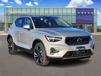 New 2025 Volvo XC40 B5 Plus w/ Climate Package