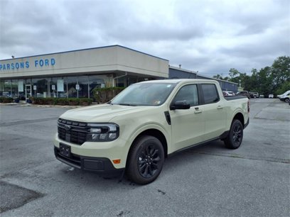 New 2024 Ford Maverick Lariat w/ Black Appearance Package