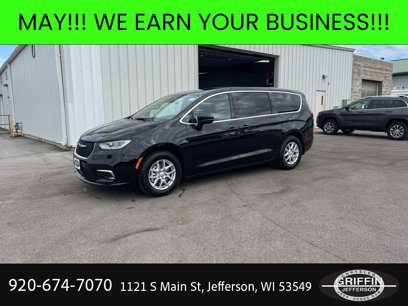 New 2025 Chrysler Pacifica Select