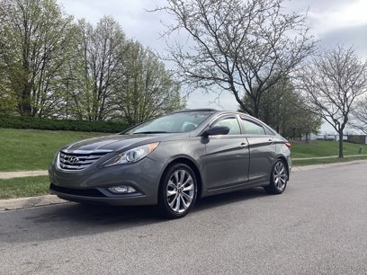 Used 2013 Hyundai Sonata SE w/ Navigation & Sunroof Pkg