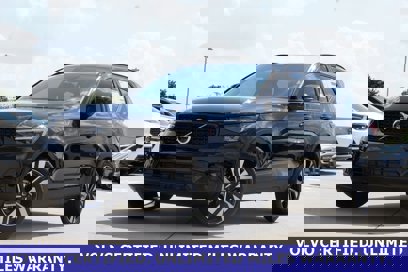 New 2025 Volvo XC40 B5 Plus w/ Climate Package