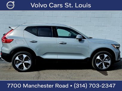 New 2025 Volvo XC40 B5 Core w/ Climate Package