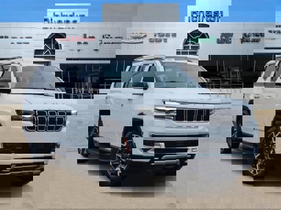 New 2024 Jeep Wagoneer L Series III w/ HD Trailer Tow Package