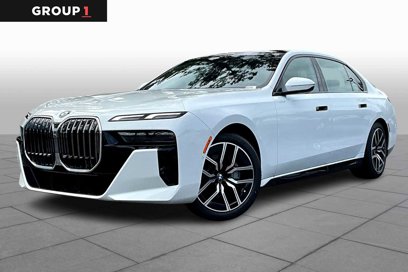 New 2025 BMW 740i w/ Premium Package