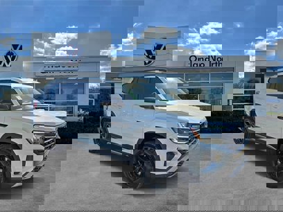 New 2025 Volkswagen Atlas Peak Edition SE