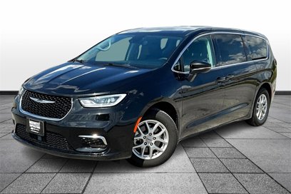 Used 2023 Chrysler Pacifica Touring-L