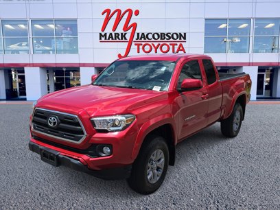 Used 2016 Toyota Tacoma SR5 w/ SR5 Appearance Package (DM)