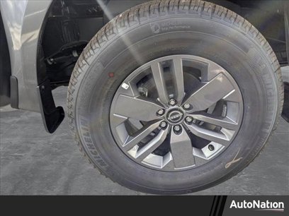 New 2025 Nissan Frontier SV w/ SV Convenience Package