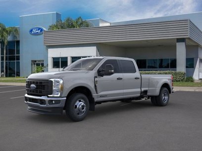 New 2025 Ford F350 4x4 Crew Cab DRW Super Duty