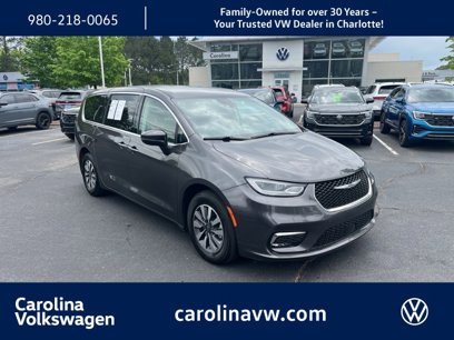 Used 2023 Chrysler Pacifica Touring-L