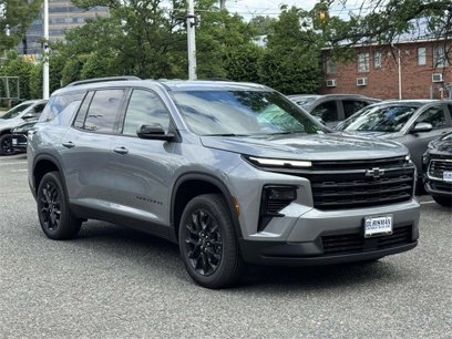 New 2025 Chevrolet Traverse LT w/ Midnight/Sport Edition