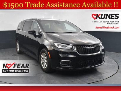New 2025 Chrysler Pacifica Select