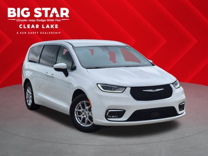 Used 2023 Chrysler Pacifica Touring-L