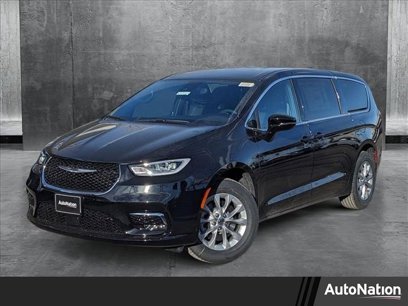 New 2025 Chrysler Pacifica Select