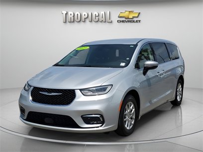 Used 2023 Chrysler Pacifica Touring-L